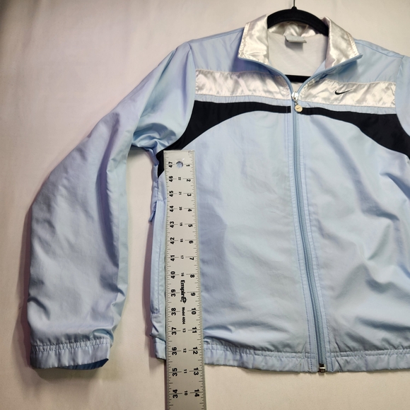⭐️ Women's Nike Windbreaker Small Like New, Excellent Condition • Full Zip - Picture 8 of 11